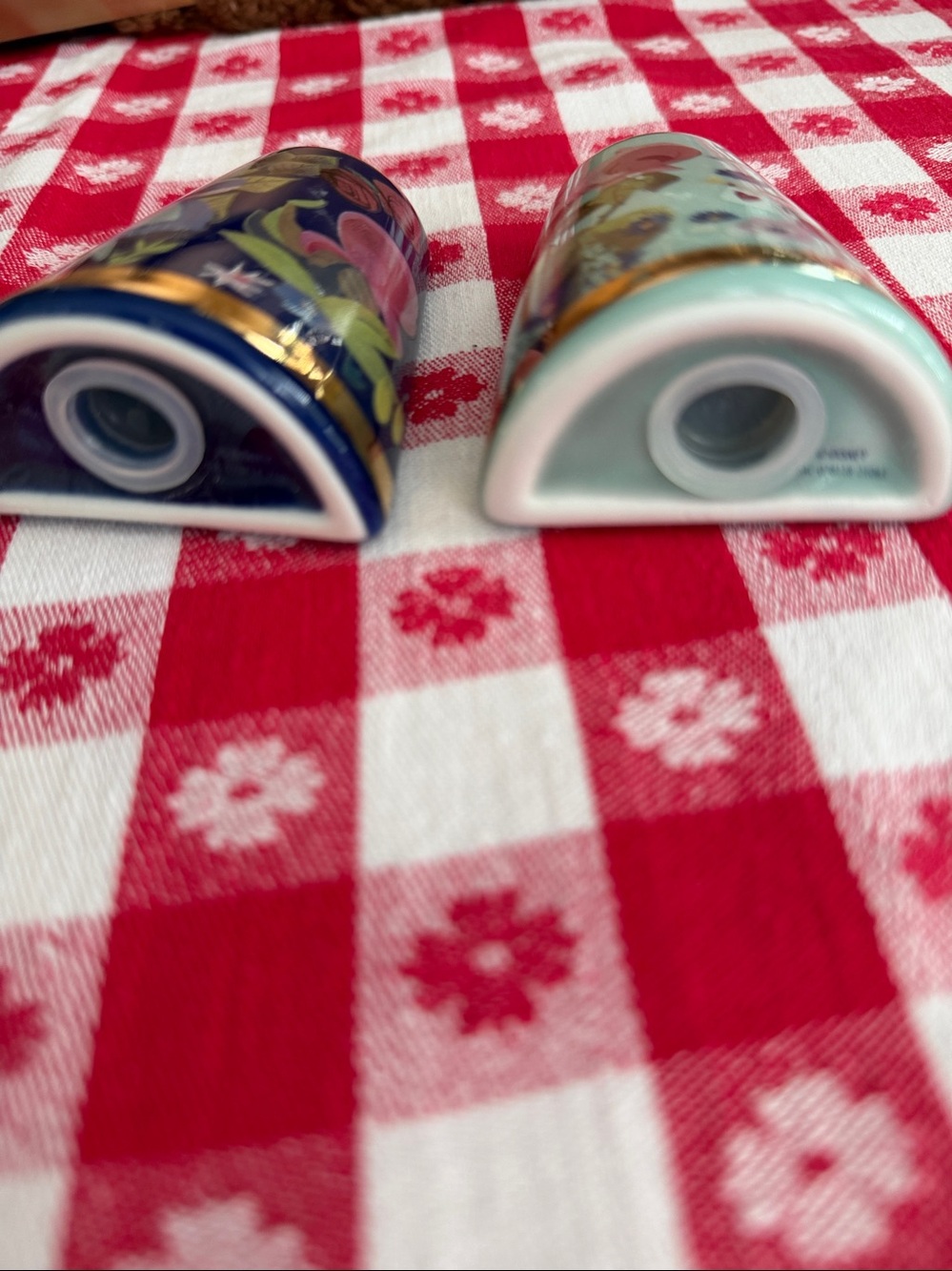 Disney’s 70 Alice in Wonderland Ceramic Salt & Pepper Shakers - Blue and Mint - Picture 5 of 12